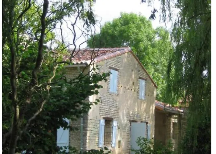 Maison Amant De Boixe * Saint-Amant-de-Boixe